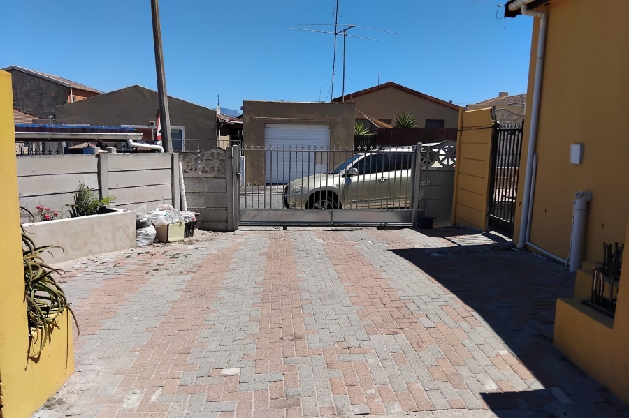 5 Bedroom Property for Sale in Strandfontein Western Cape
